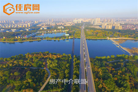 城东人和蓝湾精装3室2厅2卫证满两年送车位